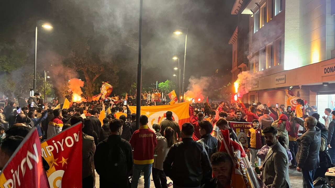 Galatasaray şampiyon oldu, Konya’da taraftarlar sokağa döküldü 22